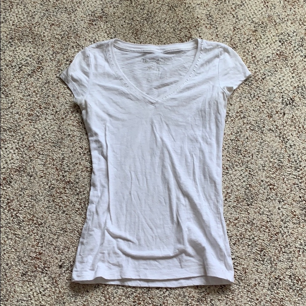American eagle white v neck